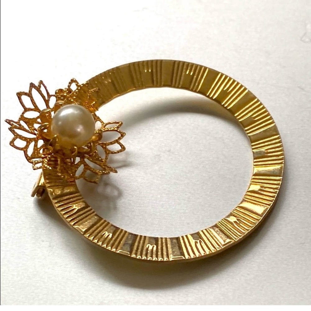 Vintage Gold Floral faux Pearl Brooch - Picture 3 of 5